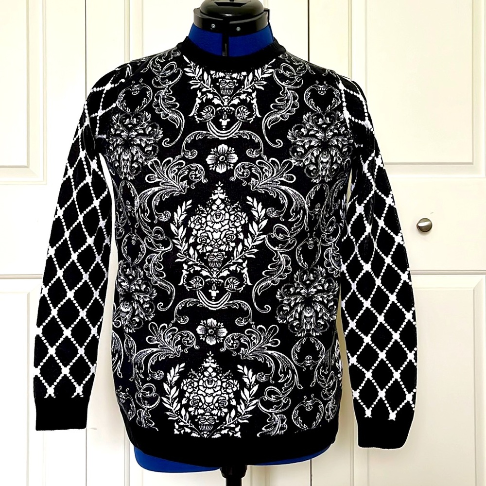 Black & White FOREVER 21 sweater!